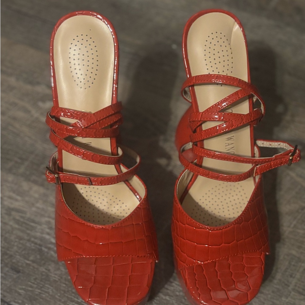 Azalea Wang Red Croc-Embossed Platform Heels - Picture 4 of 10